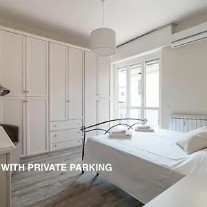 Lovely With Private Parking In Apartment